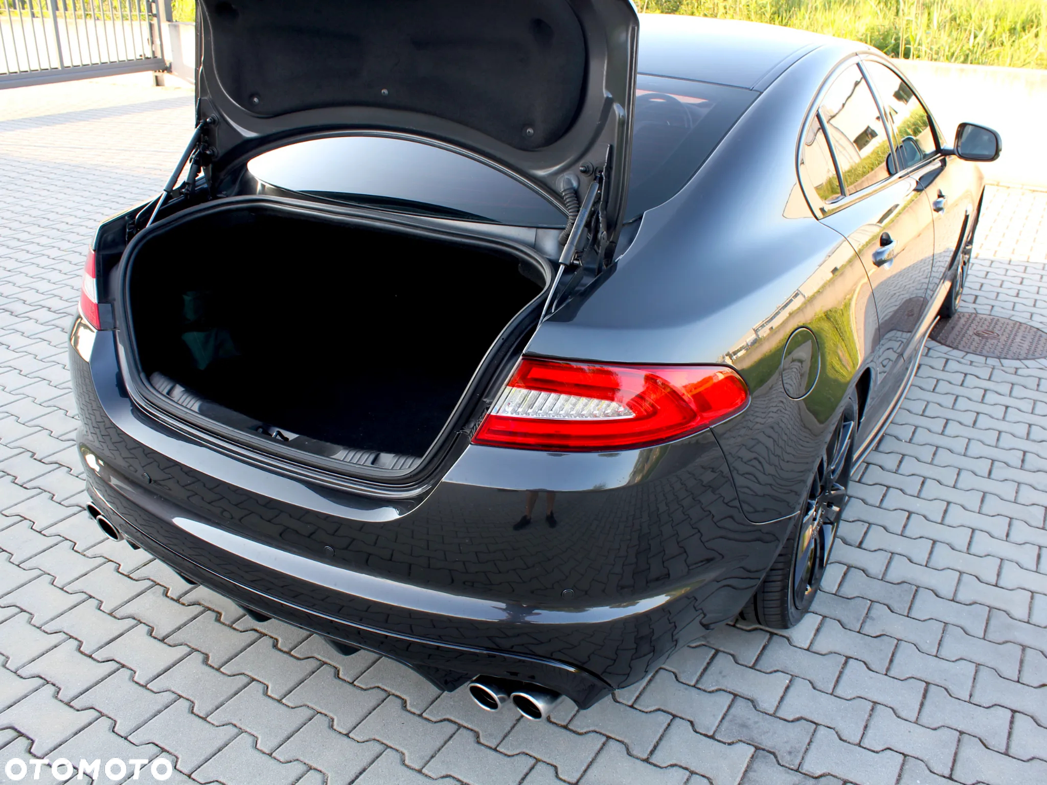 Jaguar XF 3.0 TDV6 R-Sport - 36