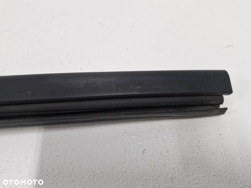 renault trafic iii 3 listwa szyby czołowej lewa 93867906 - 2