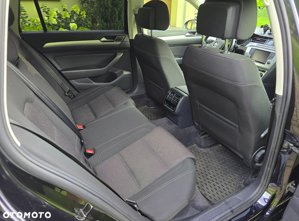 Volkswagen Passat - 16