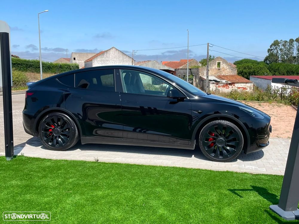 Tesla Model Y - 4