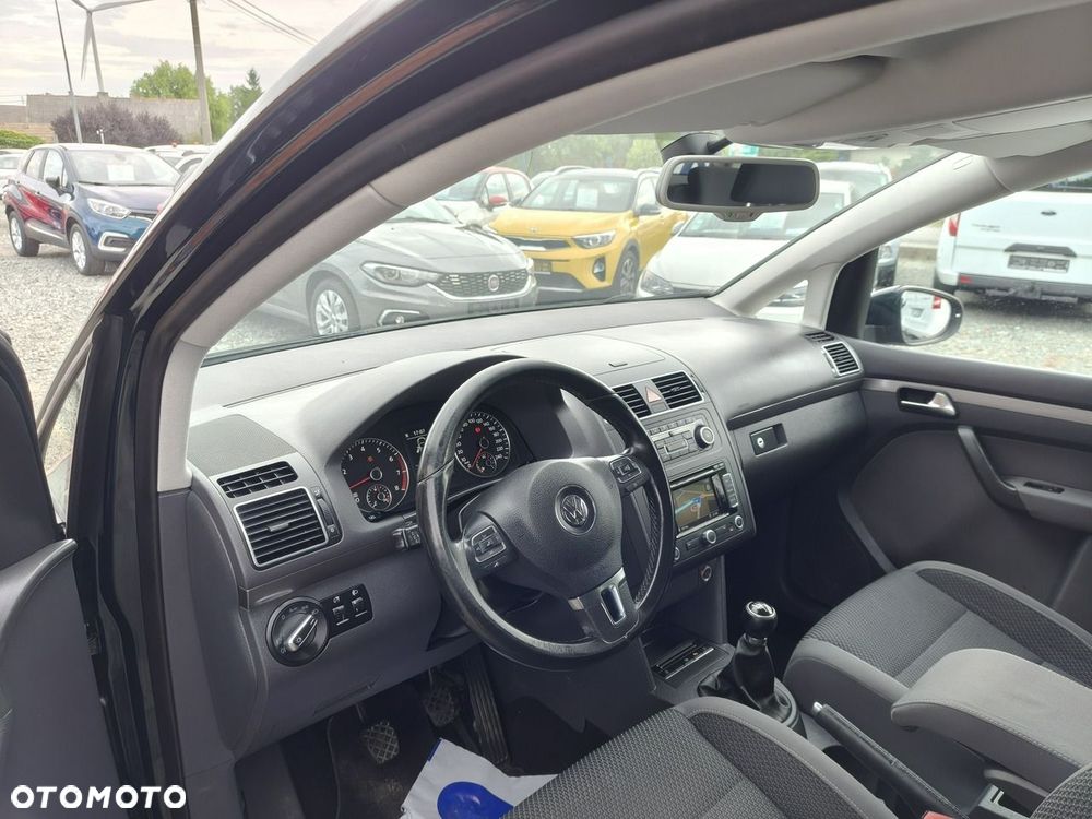 Volkswagen Touran - 10