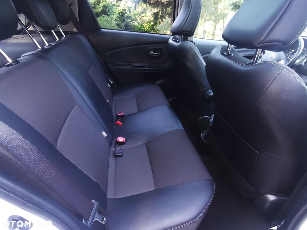 Toyota Yaris 1.33 VVT-i Lounge - 13