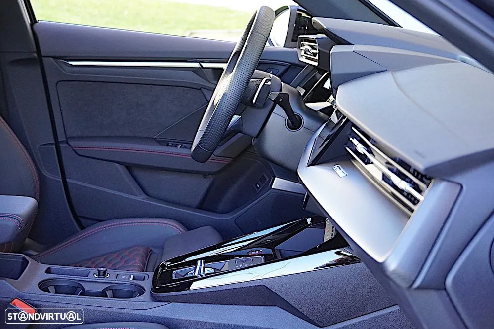 Audi RS3 Limousine 2.5 TFSI quattro S tronic - 28