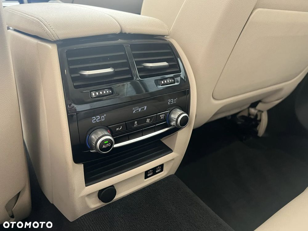 BMW Seria 5 520d mHEV - 14