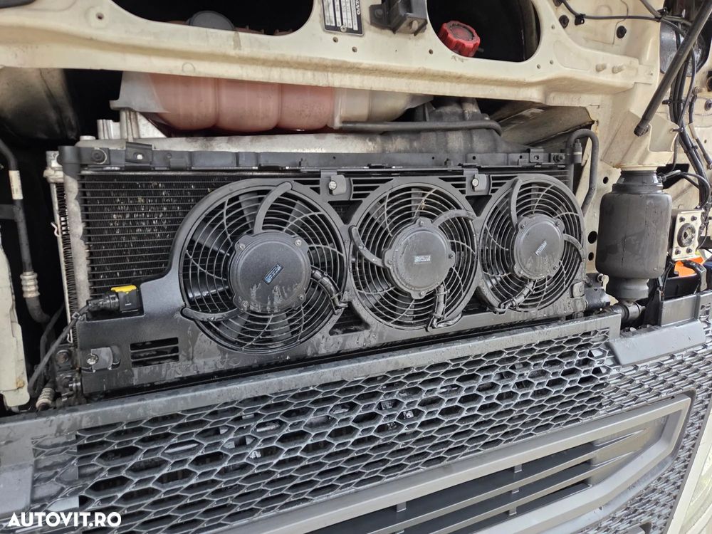 Volvo FH500, 2019, 640.248km, Automata, 2 rezervoare 1.175l, FRIGIDER, AER CONDITIONAT STATIONARE, balon puntea fata, aeropachet, rulata doar in GERMANIA, Carte identitate RAR, posibilitate leasing 3 ani-PROMOTIE 38.900 EUR+Tva - 39