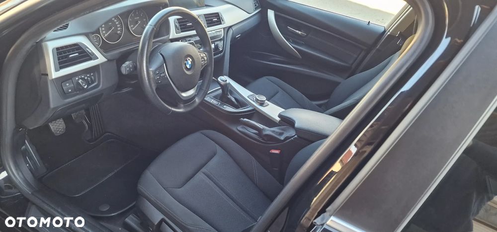 BMW Seria 3 318d Sport Line - 8