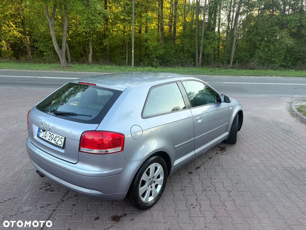 Audi A3 3-drzwiowe 2.0 FSI Attraction - 3