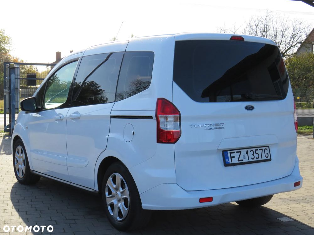 Ford Tourneo Courier - 17