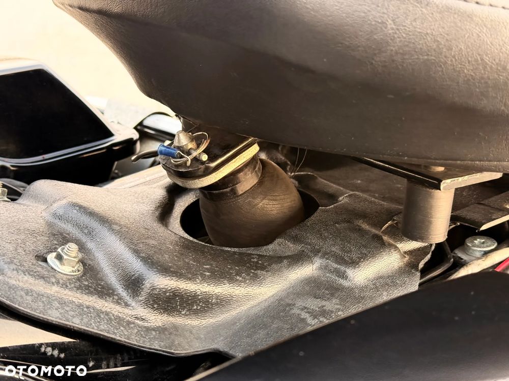 Harley-Davidson FLHT Electra Glide Standard - 22