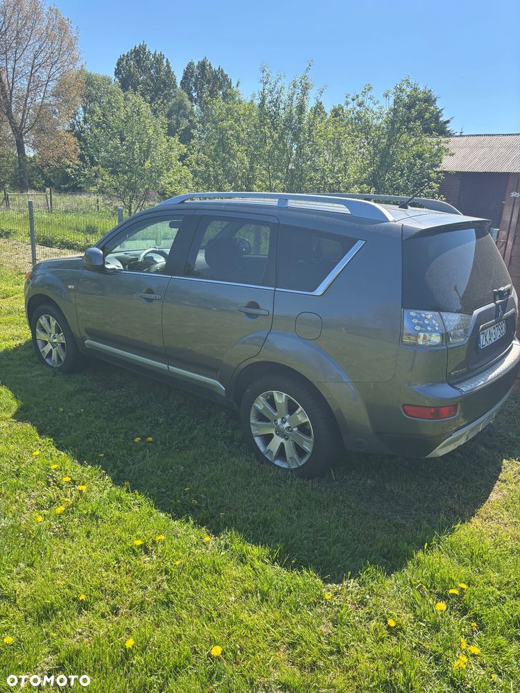 Mitsubishi Outlander - 4