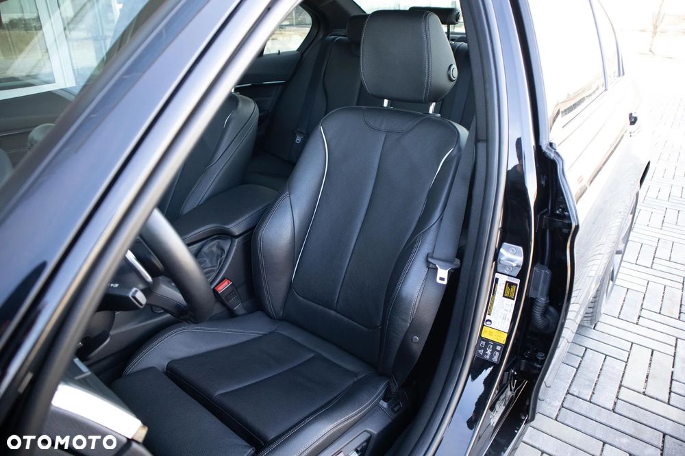 BMW Seria 3 330i Sport Line sport - 13