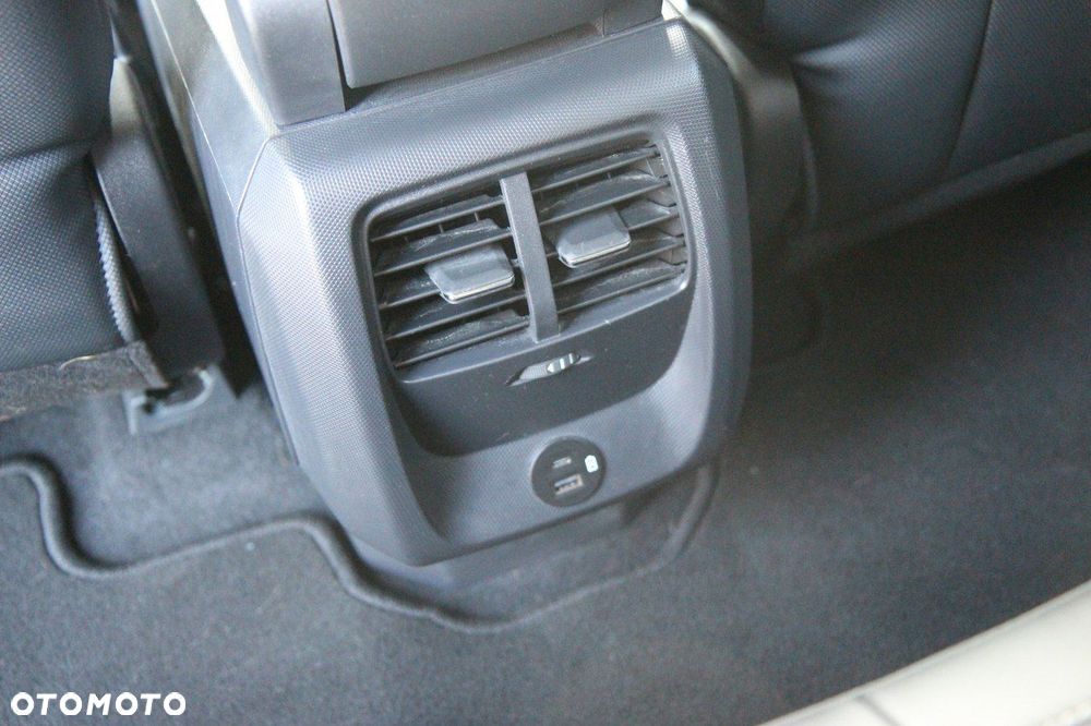 Ford Mustang Mach-E - 15