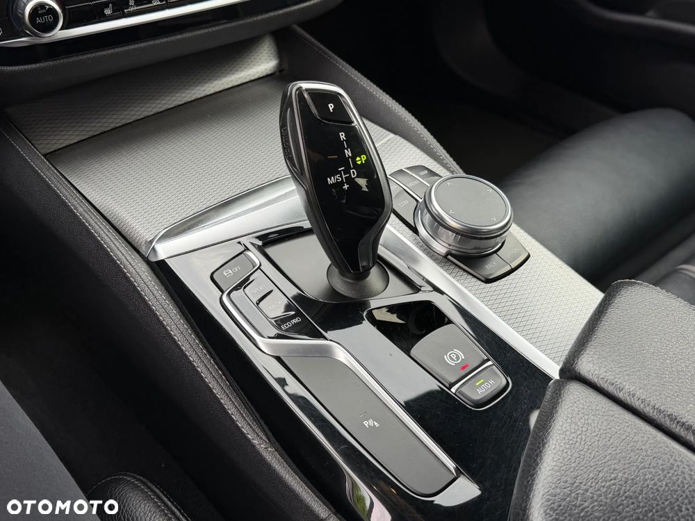 BMW Seria 5 520d M Sport sport - 35