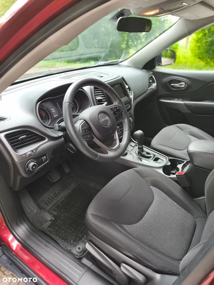 Jeep Cherokee - 20