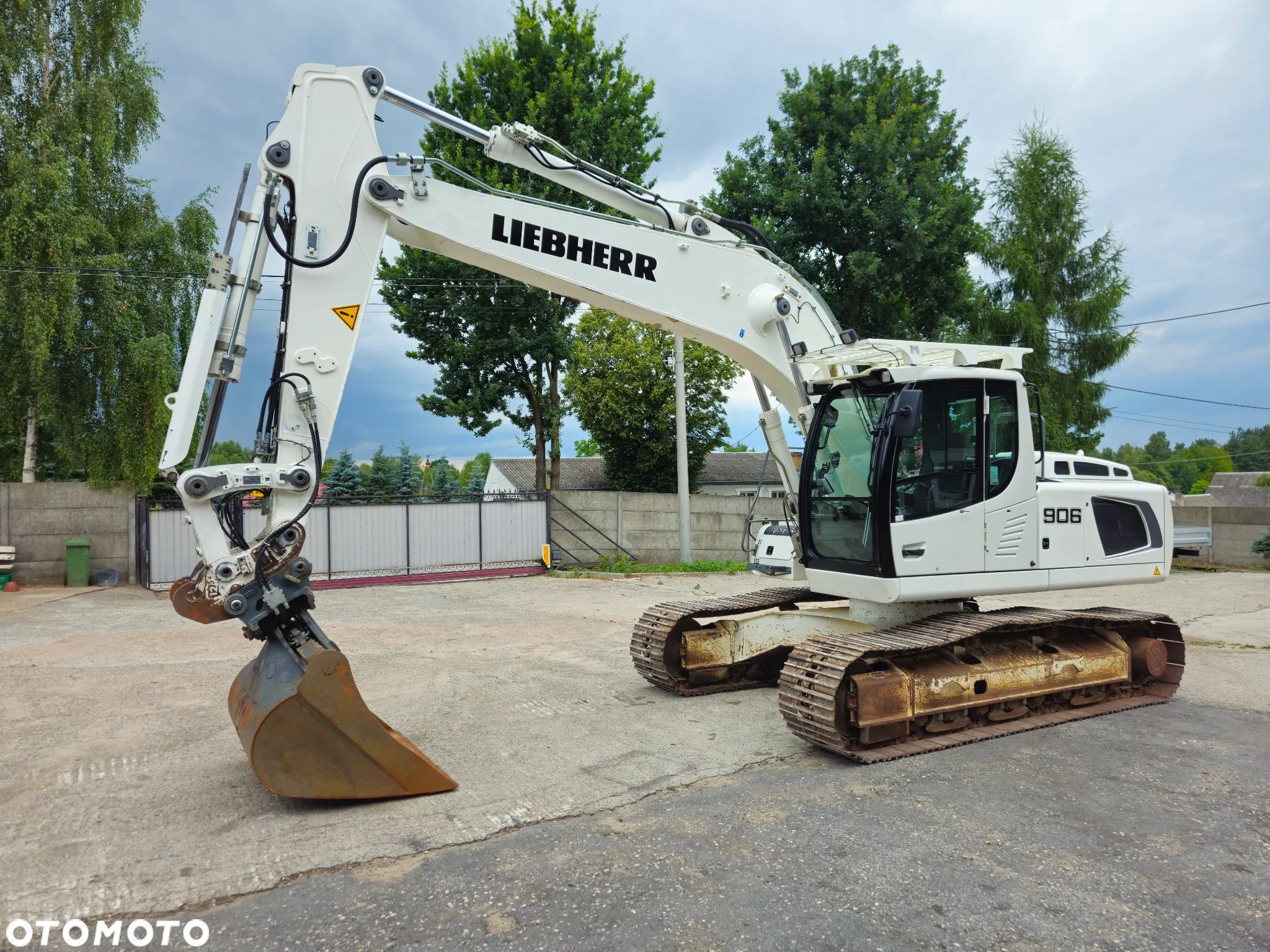 Liebherr R 906 - 1