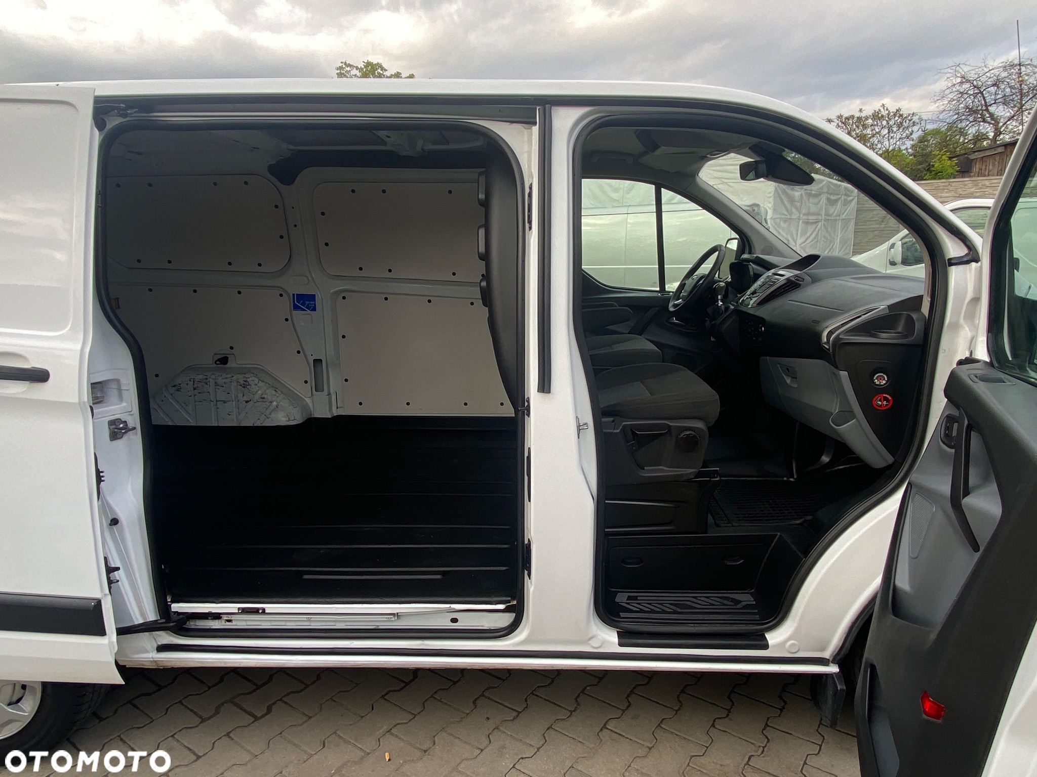 Ford TRANSIT CUSTOM - 28