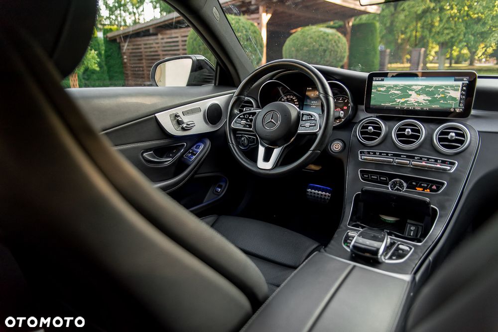 Mercedes-Benz Klasa C 300 9G-TRONIC - 33