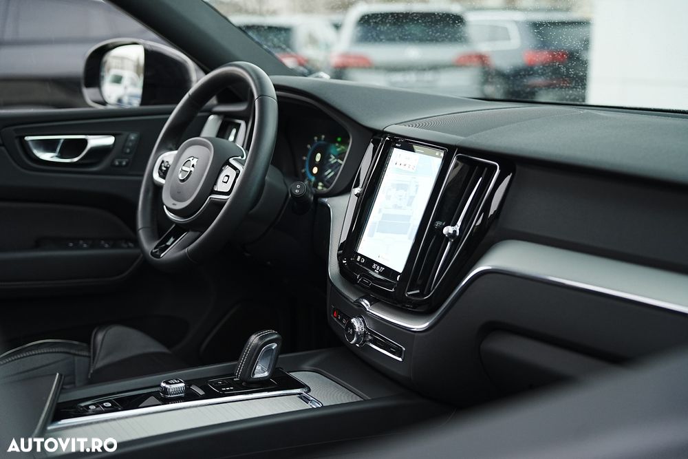 Volvo XC 60 Recharge T6 Twin Engine eAWD R-Design Expression - 25