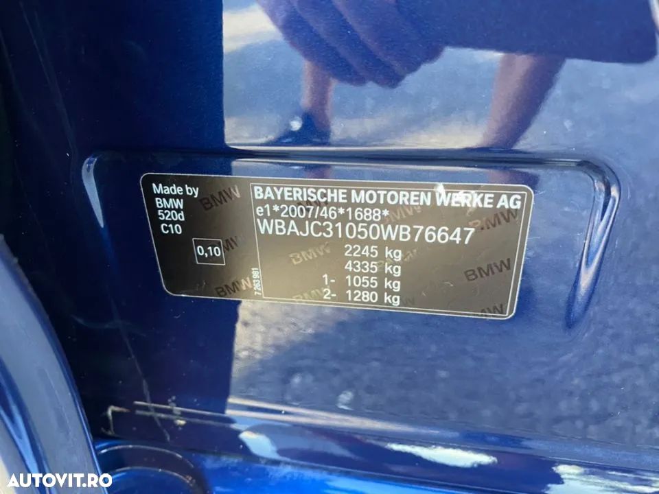 BMW Seria 5 520d Aut. Sport Line - 31