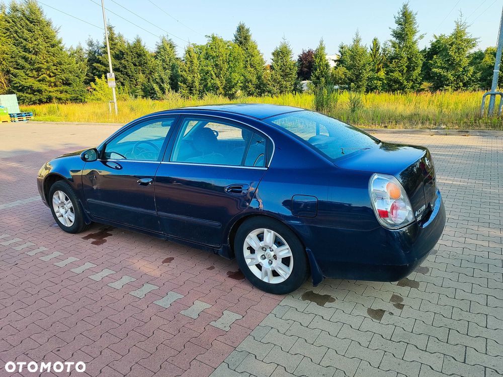 Nissan Altima - 2