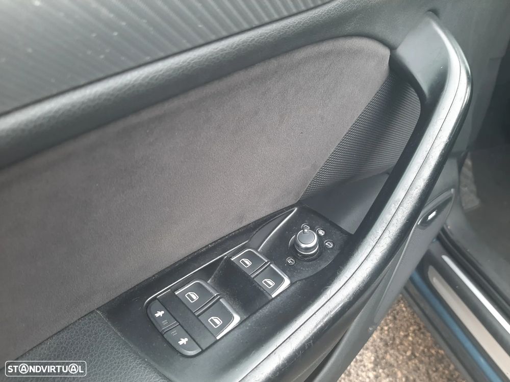 Audi Q3 2.0 TDI quattro Design S tronic - 28