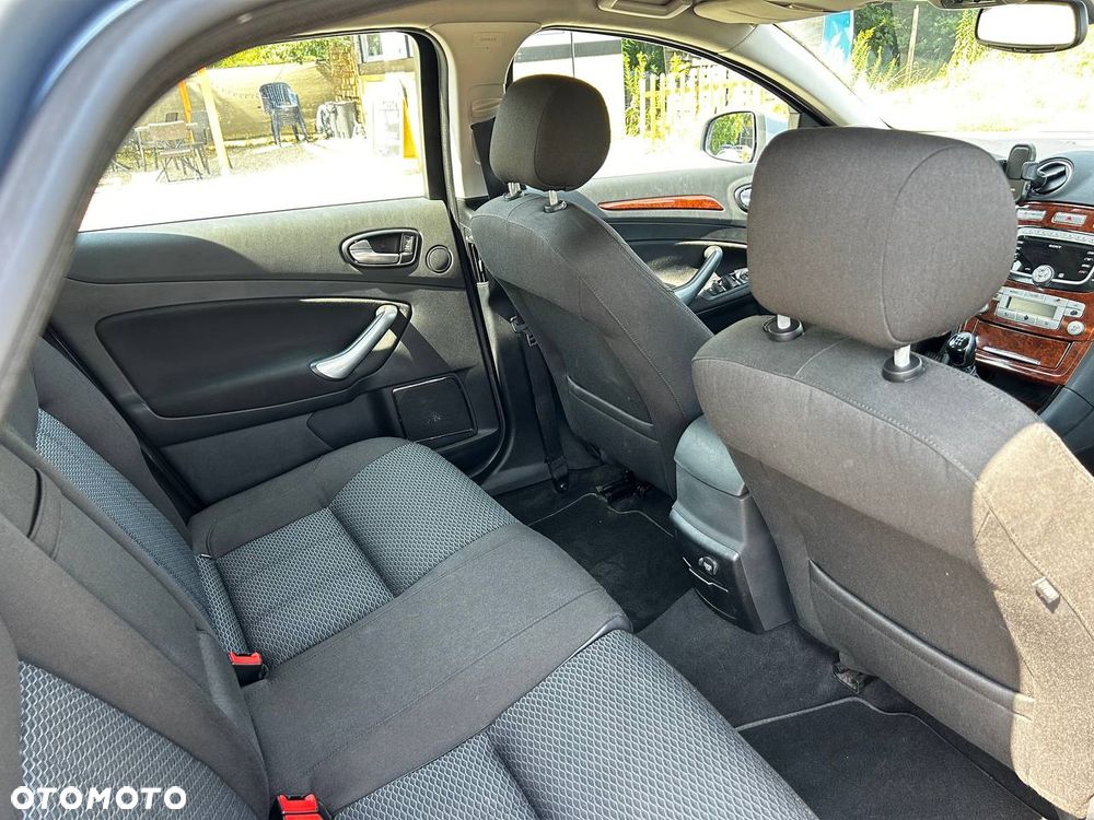 Ford Mondeo 2.0 Ghia - 17