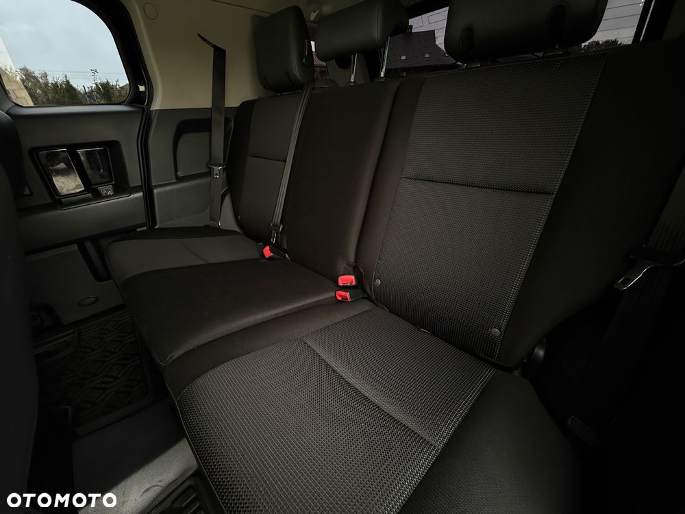 Toyota FJ 2011
