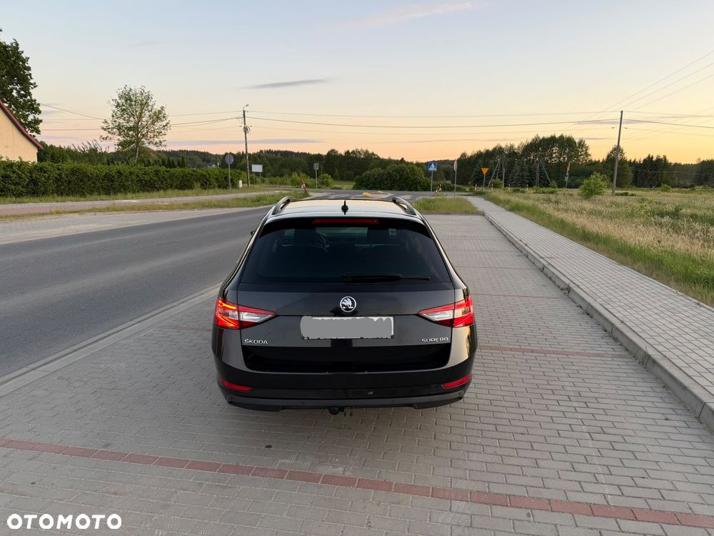 Skoda Superb 2.0 TDI Sportline - 6