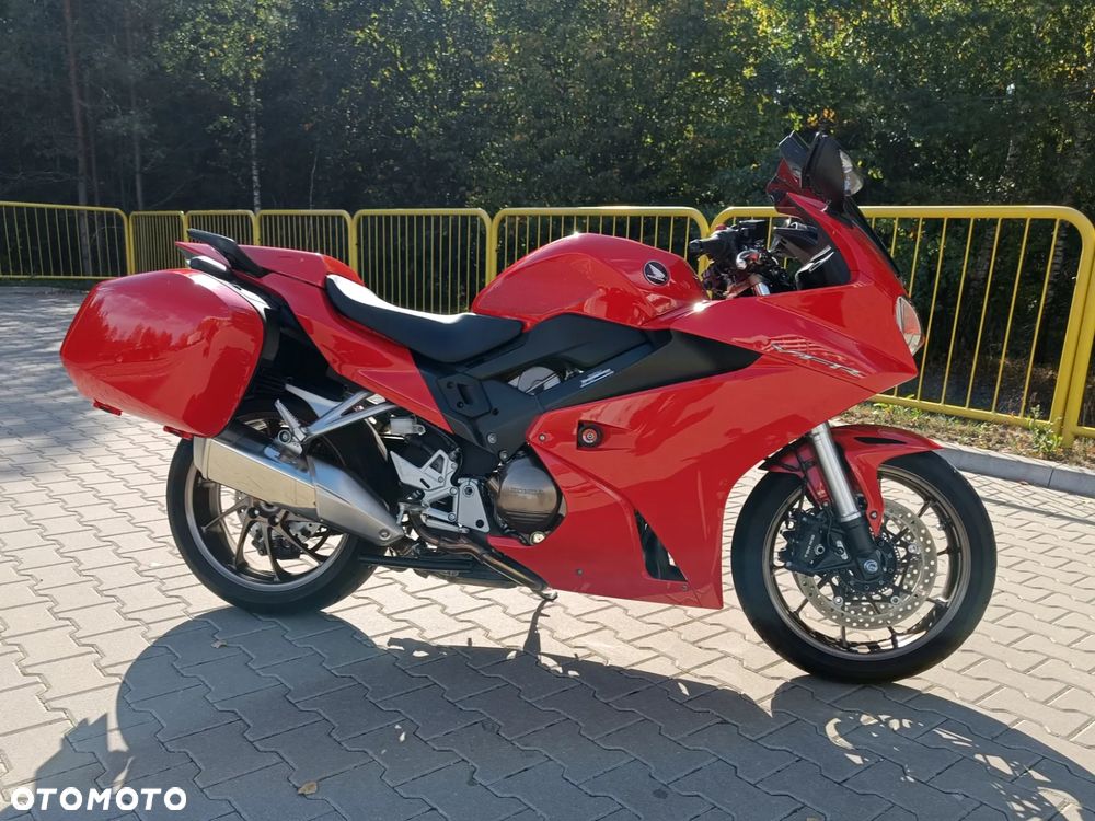 Honda VFR - 13