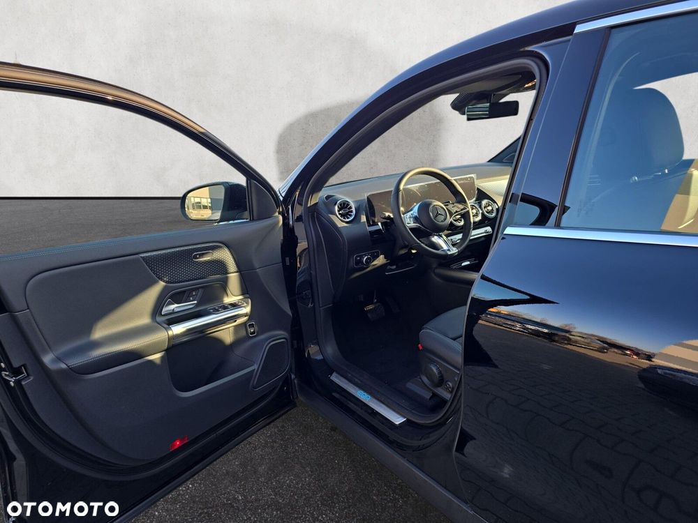 Mercedes-Benz EQA - 10