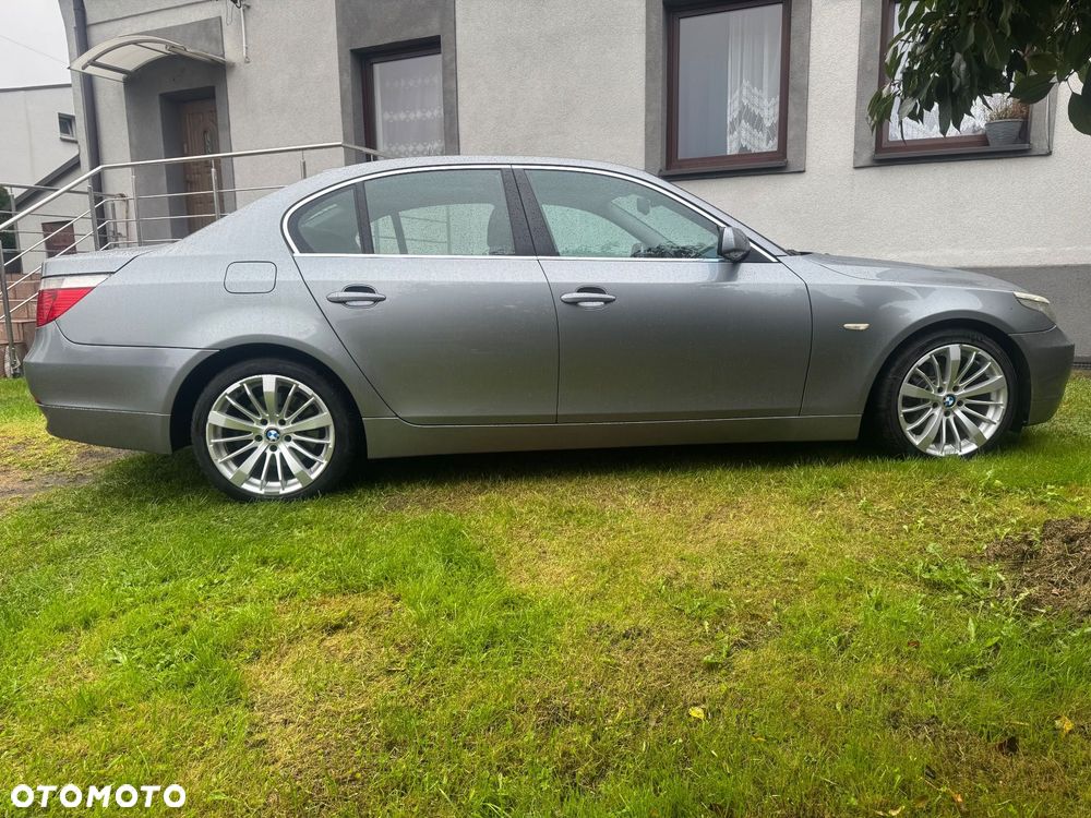 BMW Seria 5 520i - 4