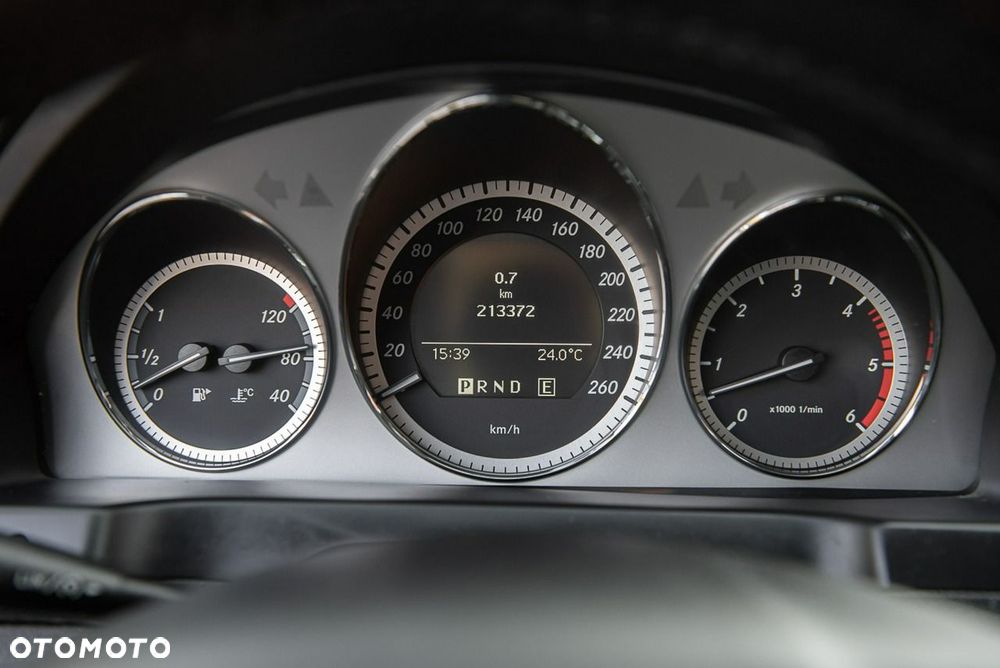 Mercedes-Benz Klasa C 350 CDI DPF 7G-TRONIC BlueEFFICIENCY Avantgarde - 32