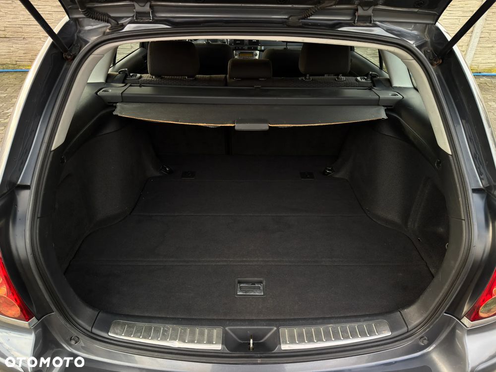 Toyota Avensis 2.0 VVT-i Sol - 35