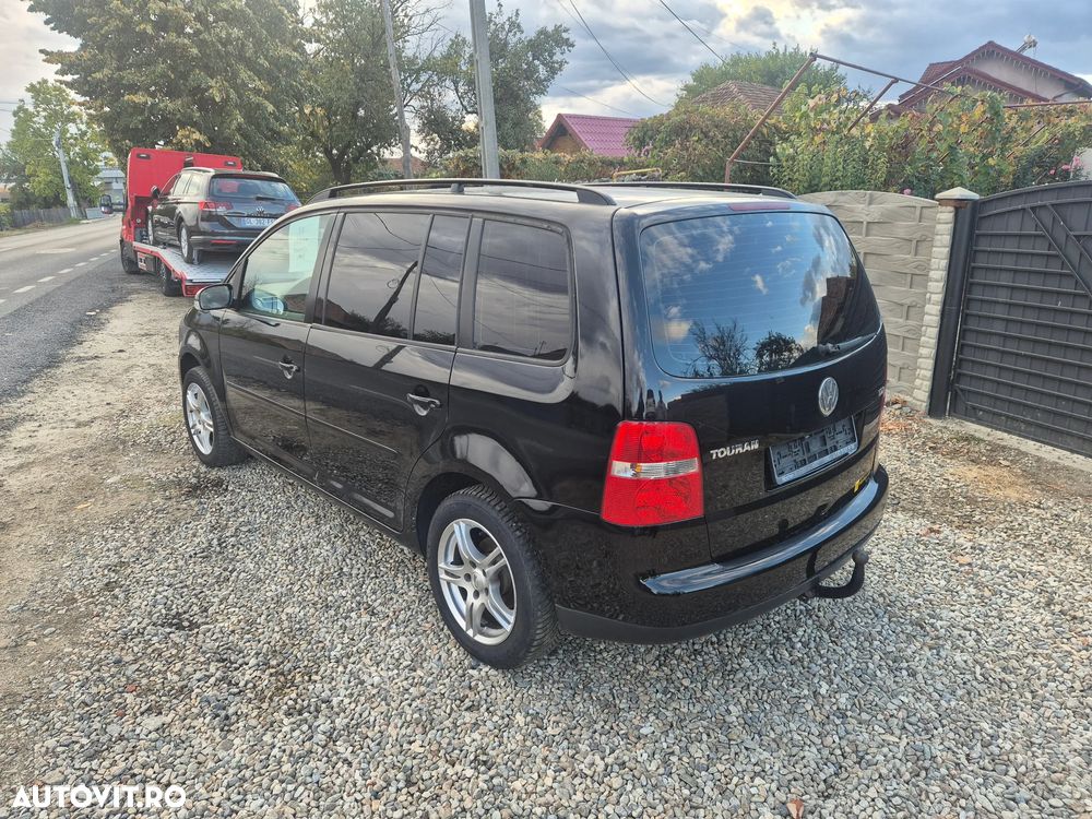 Volkswagen Touran - 9