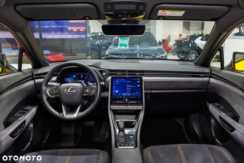 Lexus LBX - 7