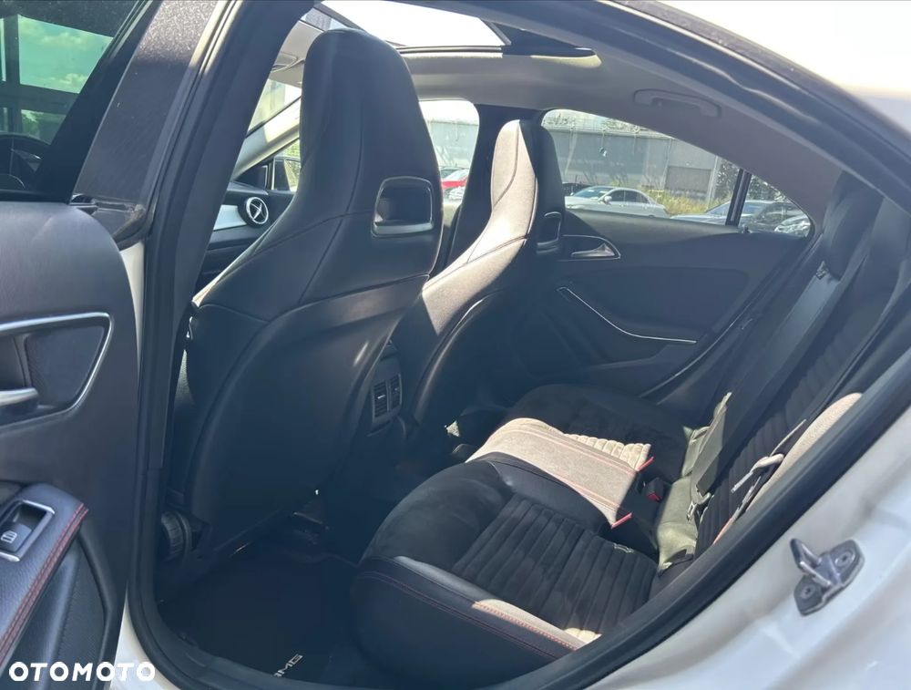 Mercedes-Benz CLA 250 4-Matic AMG Line - 19