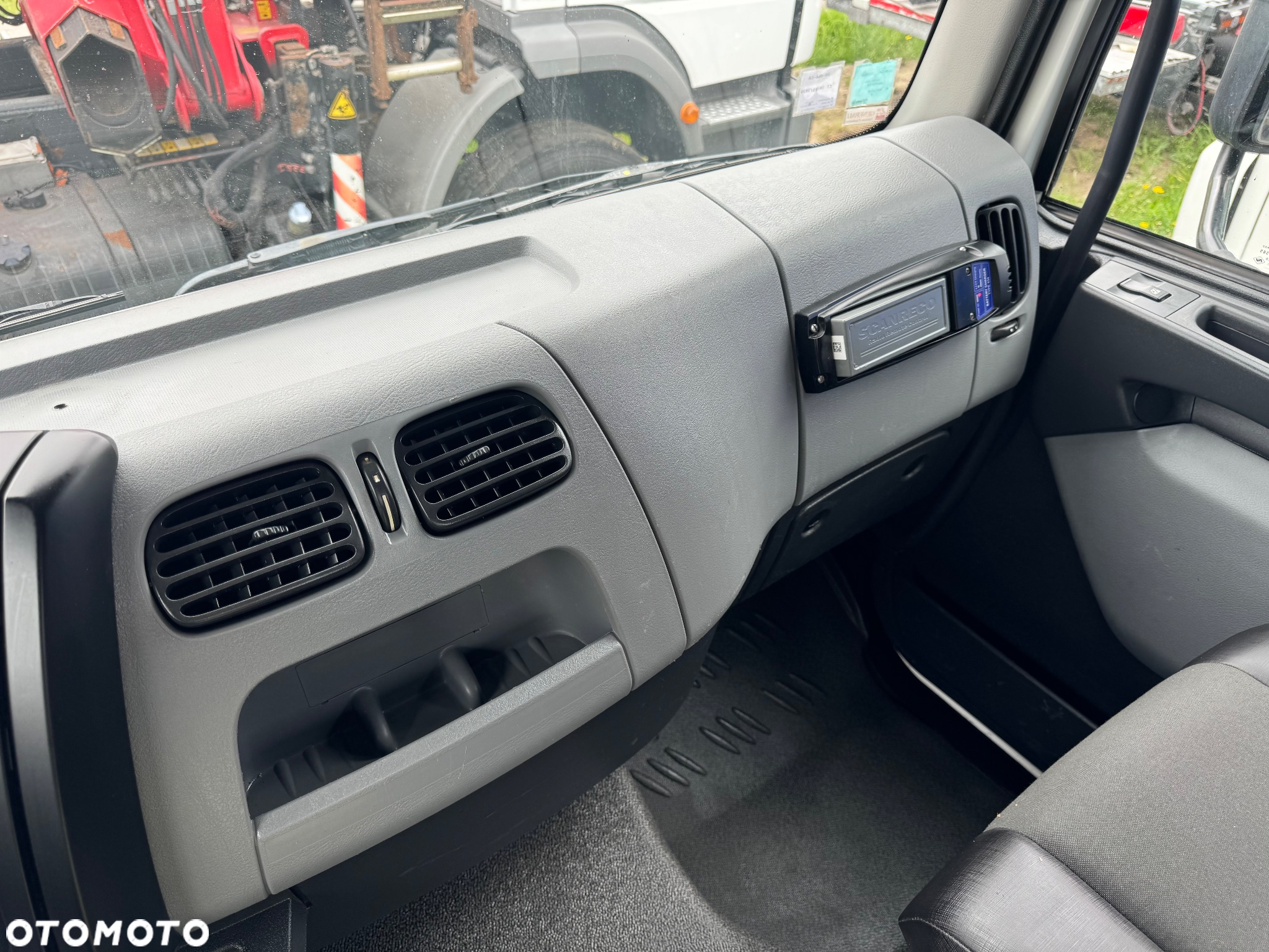 Renault RENAULT D14 /  / WYWROTKA + HDS PALFINGER 8.501 SLD3 - 25