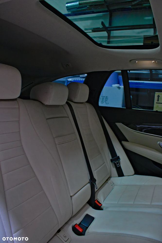 Mercedes-Benz Klasa E 220 d 4-Matic 9G-TRONIC - 4