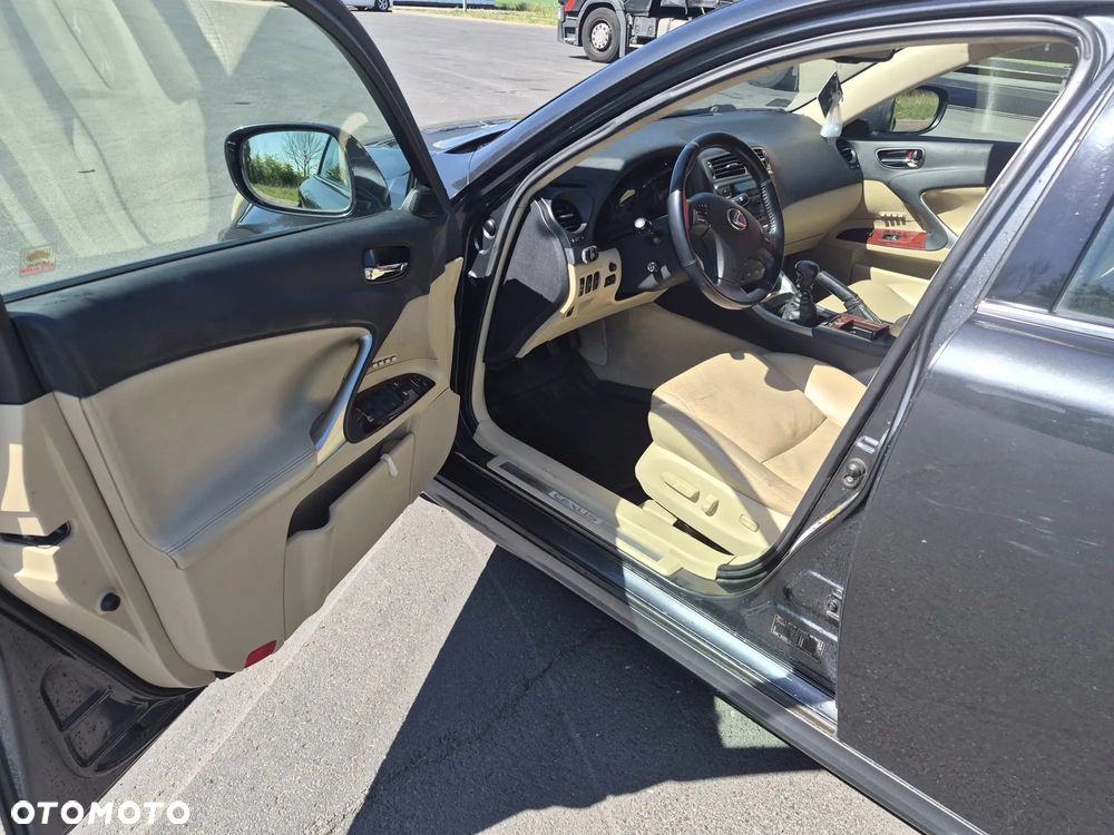 Lexus IS 220 D Prestige - 6