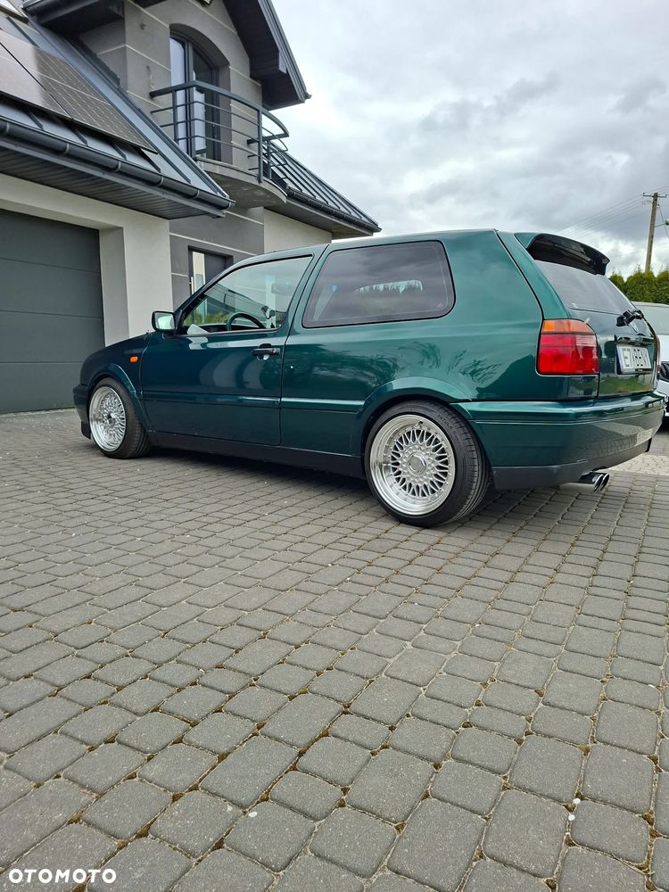 Volkswagen Golf - 22