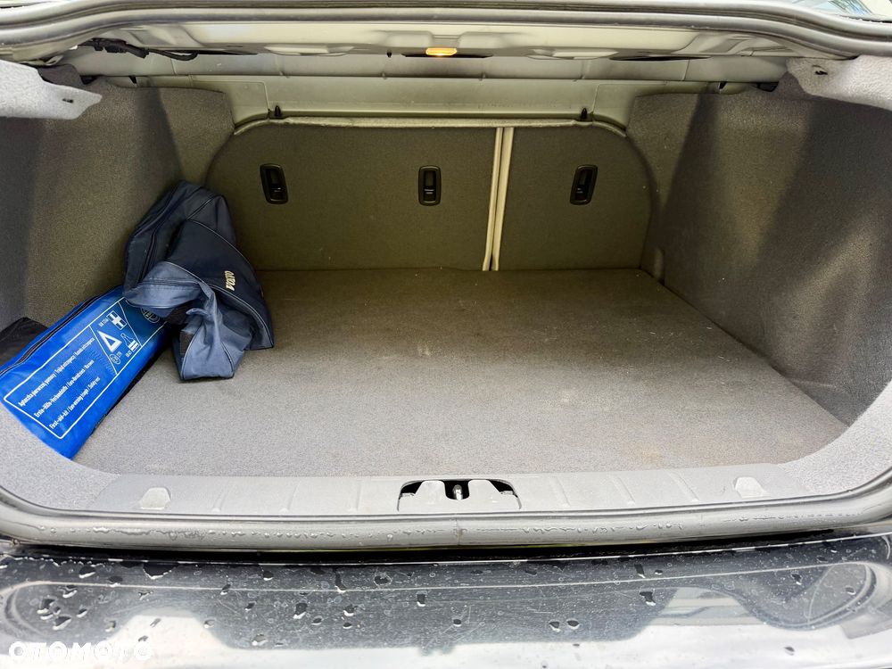 Volvo S40 2.0 - 17