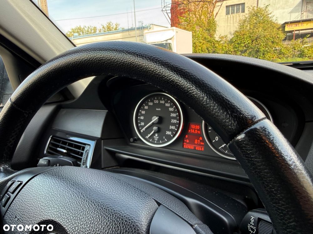 BMW Seria 5 525d - 31