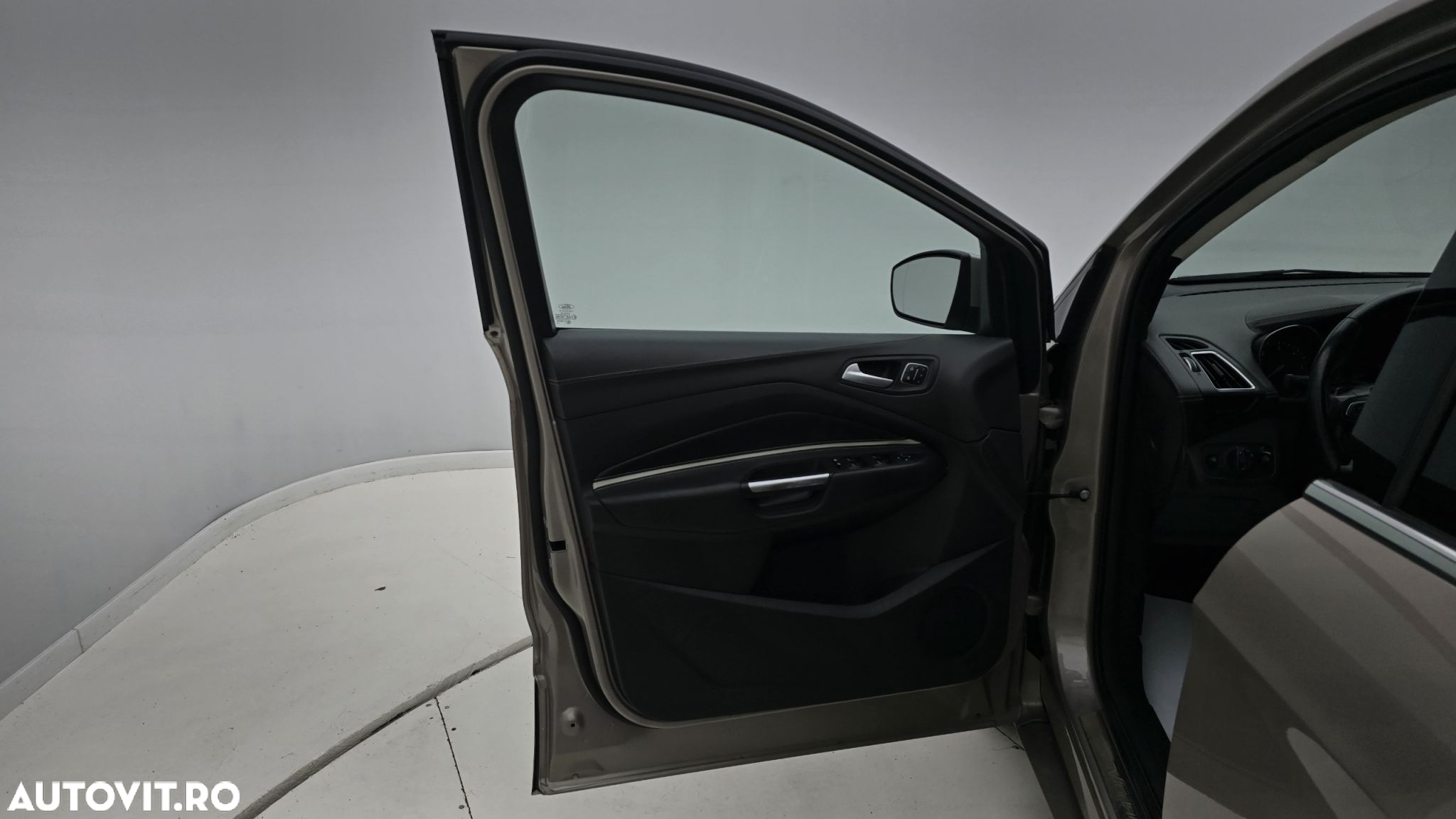 Ford Kuga - 10