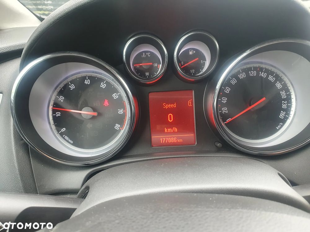 Opel Astra 1.4 T Cosmo - 22