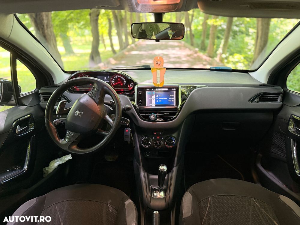 Peugeot 208 - 5