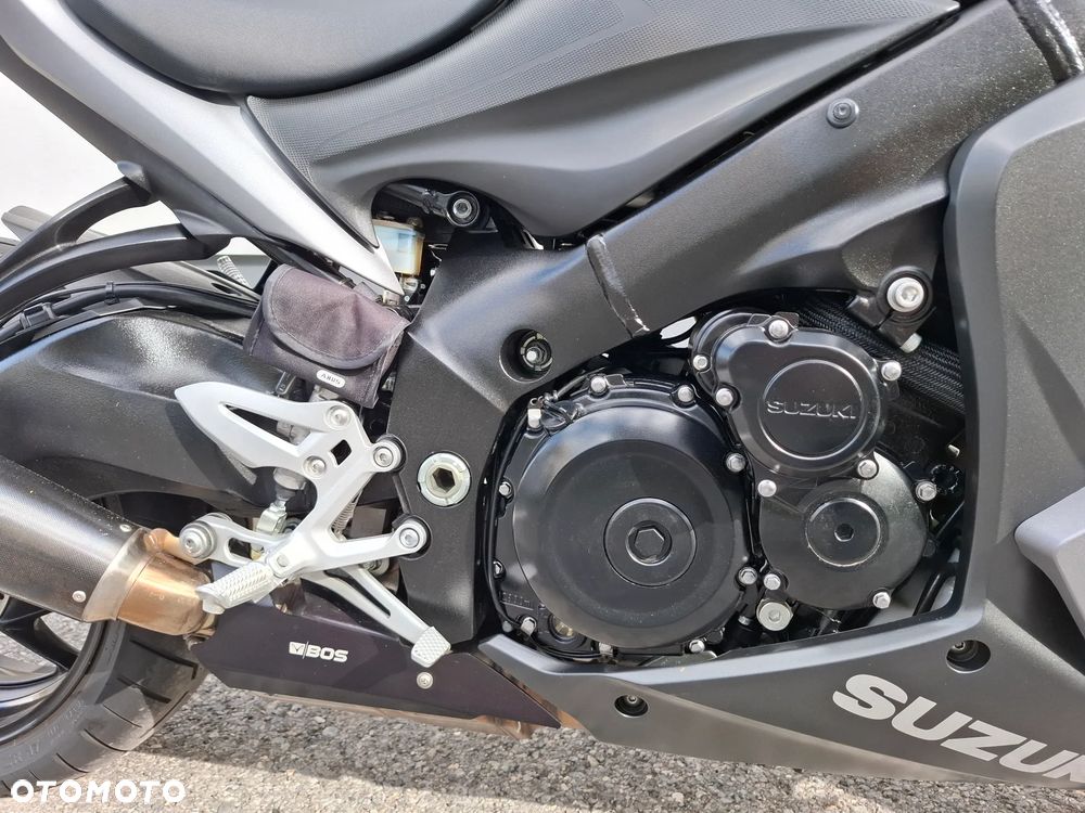 Suzuki GSX 1000 - 14