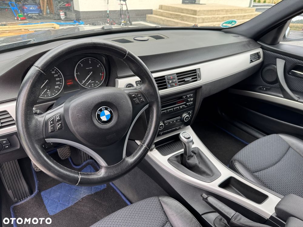 BMW Seria 3 320d DPF Touring - 20