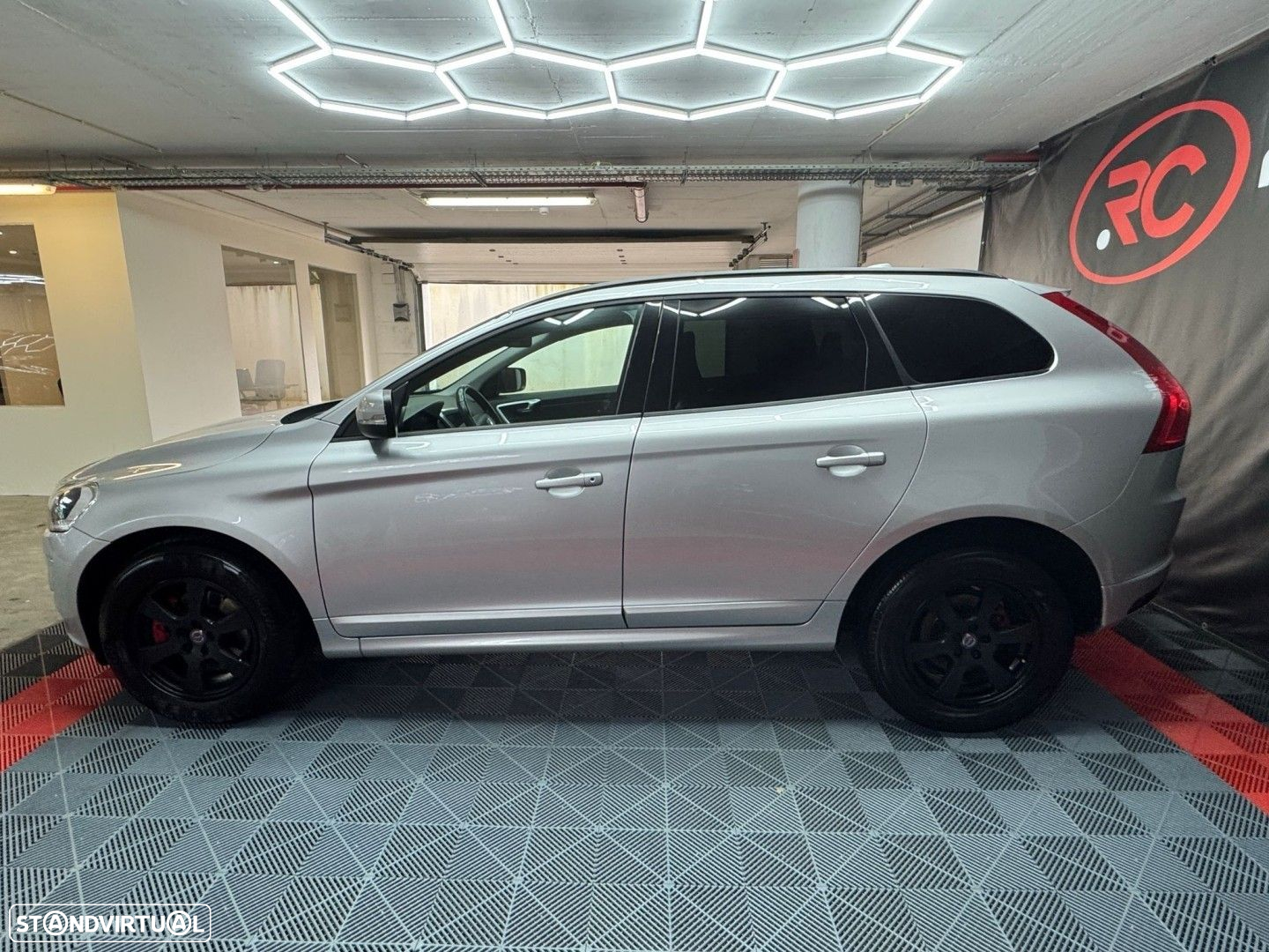 Volvo XC 60 2.0 D3 Momentum Geartronic - 4
