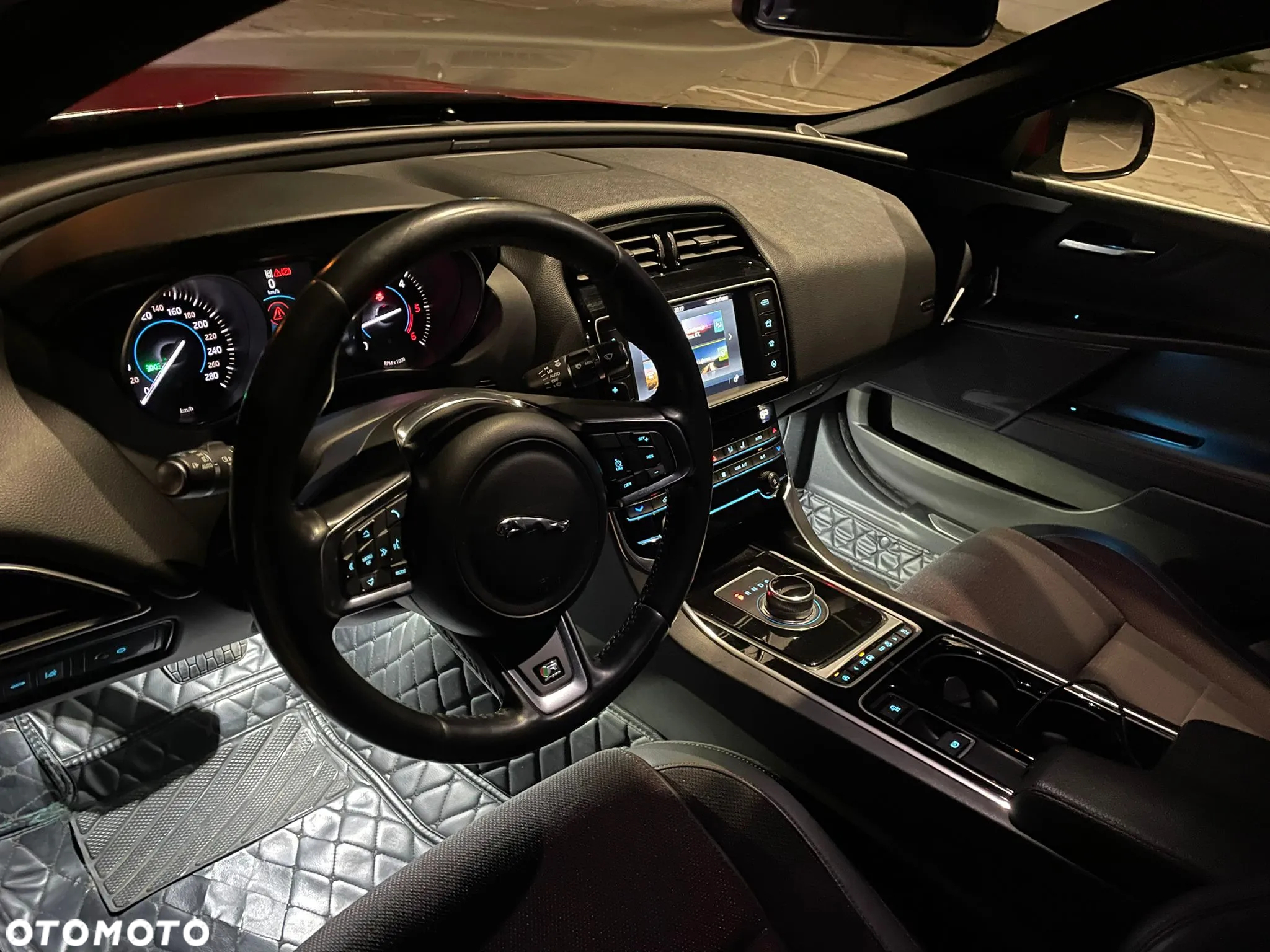 Jaguar XE 2.0 D R-Sport - 20