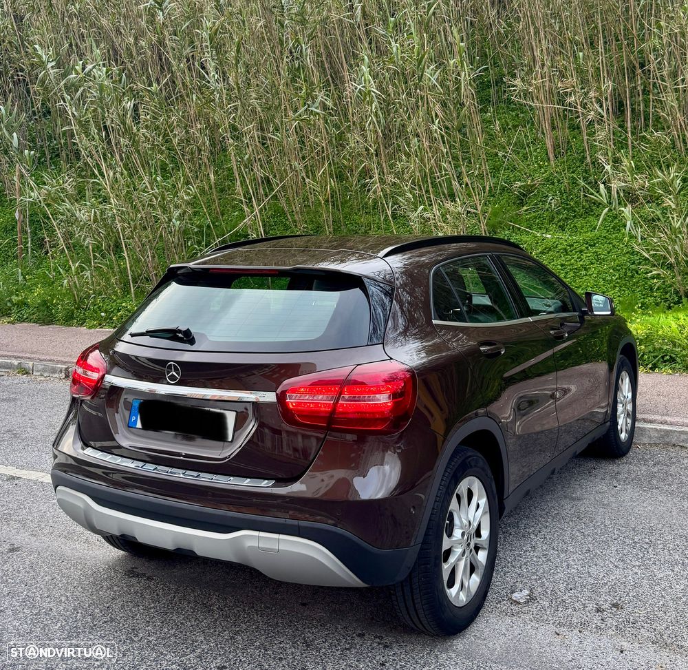 Mercedes-Benz GLA 220 4Matic 7G-DCT - 6